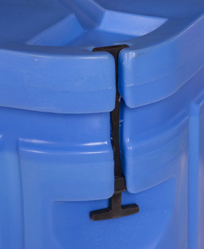 The Saeplast DB1545 insulated plastic container - 2